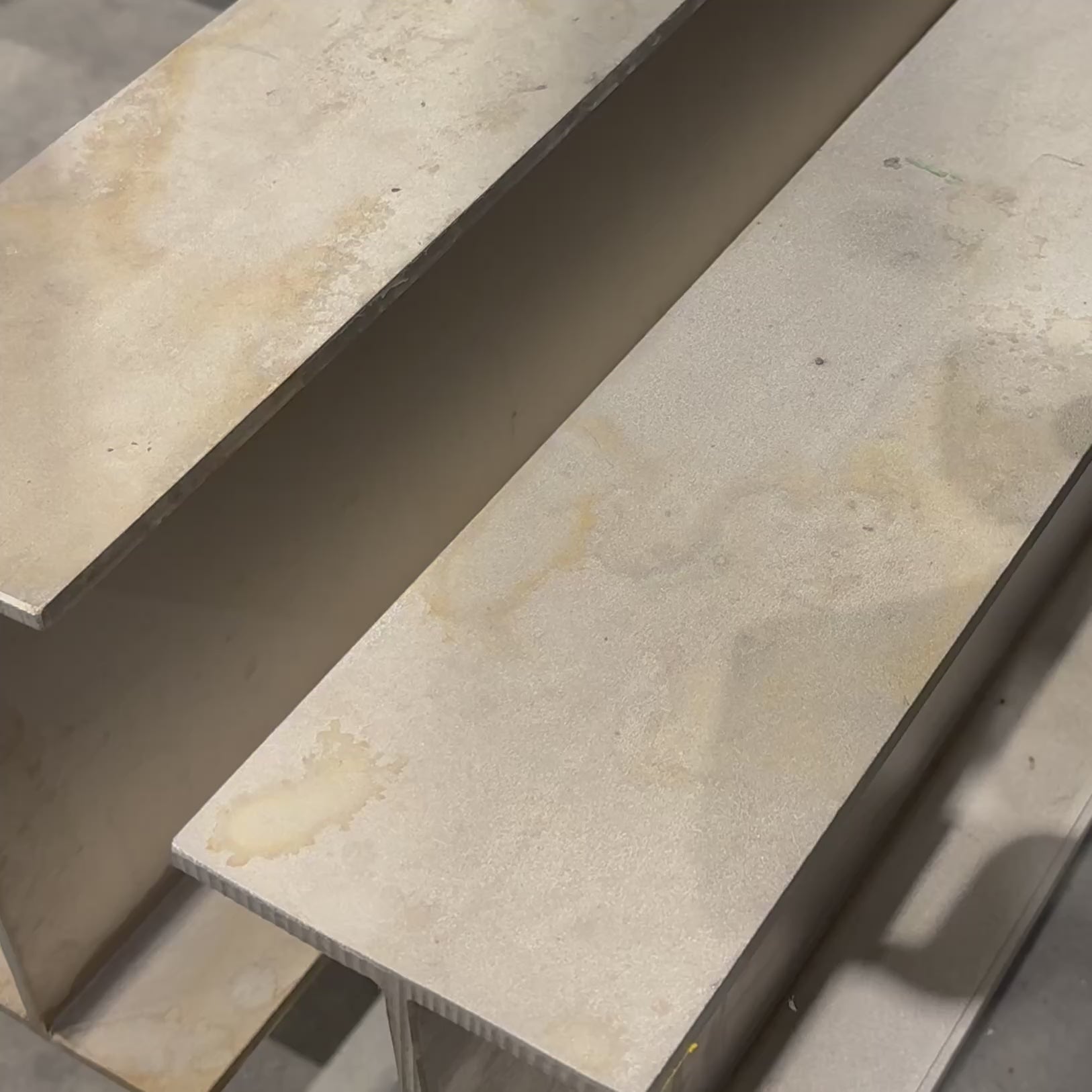 Discover the KPDRY No-Rinse Passivation Kit for stainless steel — an innovative dry passivation solution designed to restore corrosion resistance without water rinsing, without neutralizers, and without prolonged downtime. Compatible with passivation processes used in ASTM A380 and ASTM A967 procedures, this unique organic acid-based technology quickly and effectively treats stainless steel surfaces while preserving the original surface finish.

Ideal for industrial, pharmaceutical, food-grade, sanitary